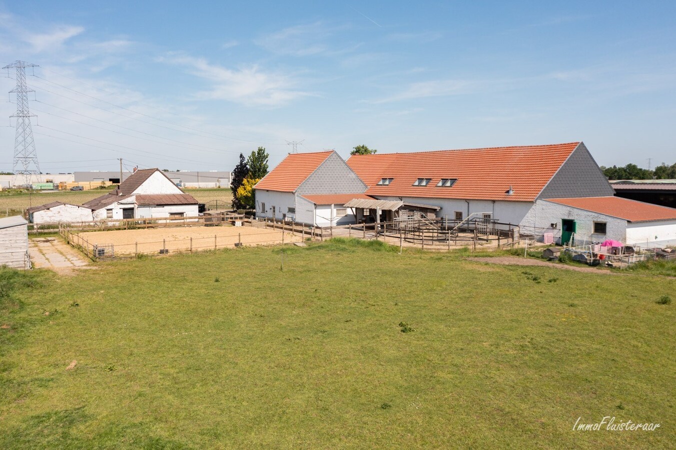 Charmante hoeve met b&amp;b/vakantiewoning en paardenstallen op ca. 67 are te Kinrooi 