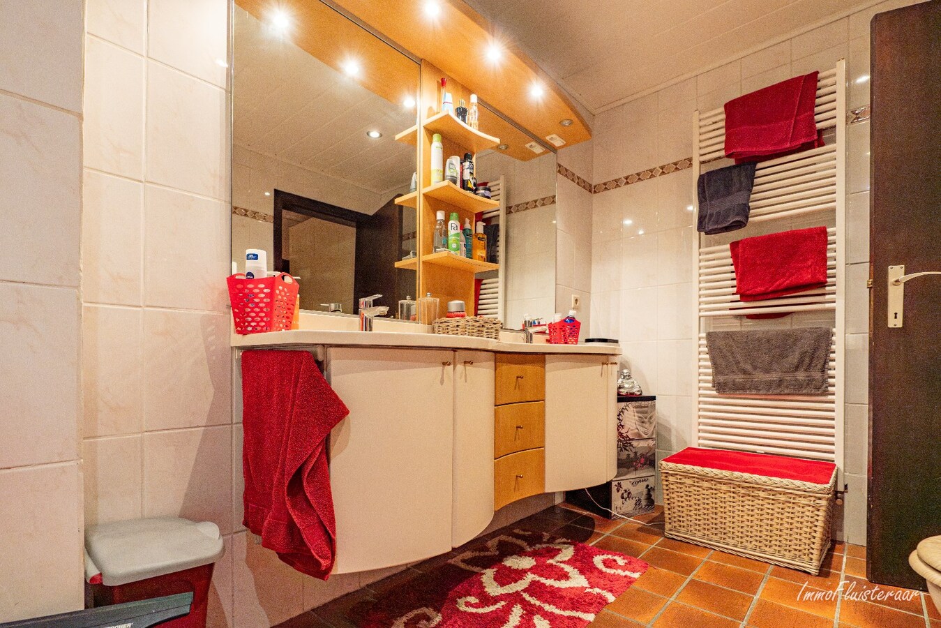 Ready-to-move-in house in a wooded area on approximately 24a in Keerbergen. 