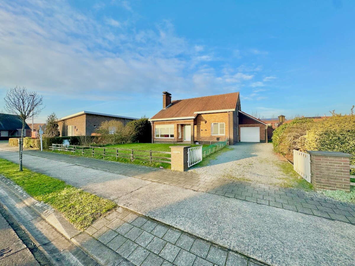 Bungalow op perceel van 651m&#178; in hartje ERTVELDE ! 