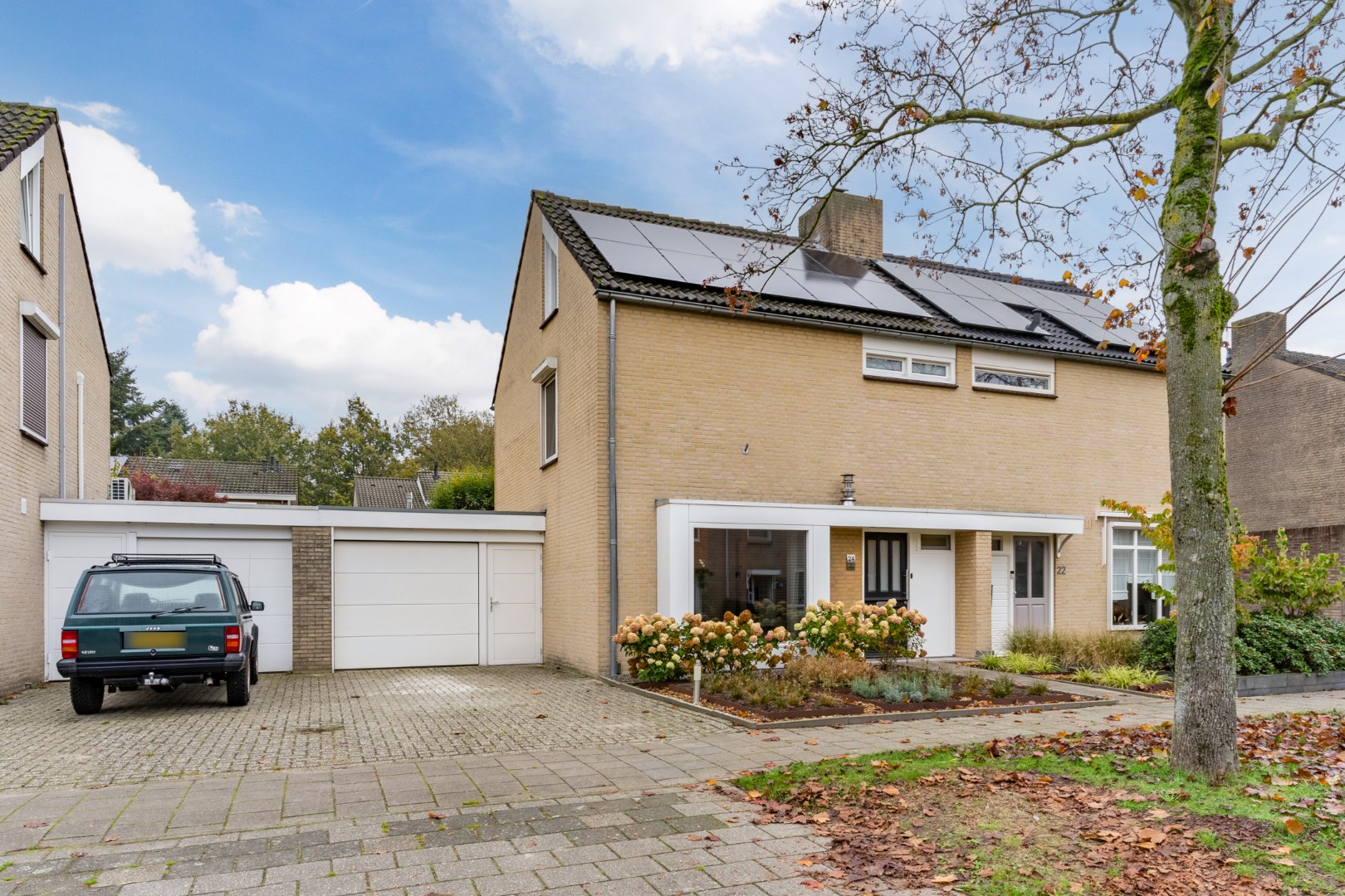 Moderne tweekapper met garage / berging, tuin en tuinkamer gelegen in een rustige kindvriendelijke  woonomgeving. Energielabel B. 