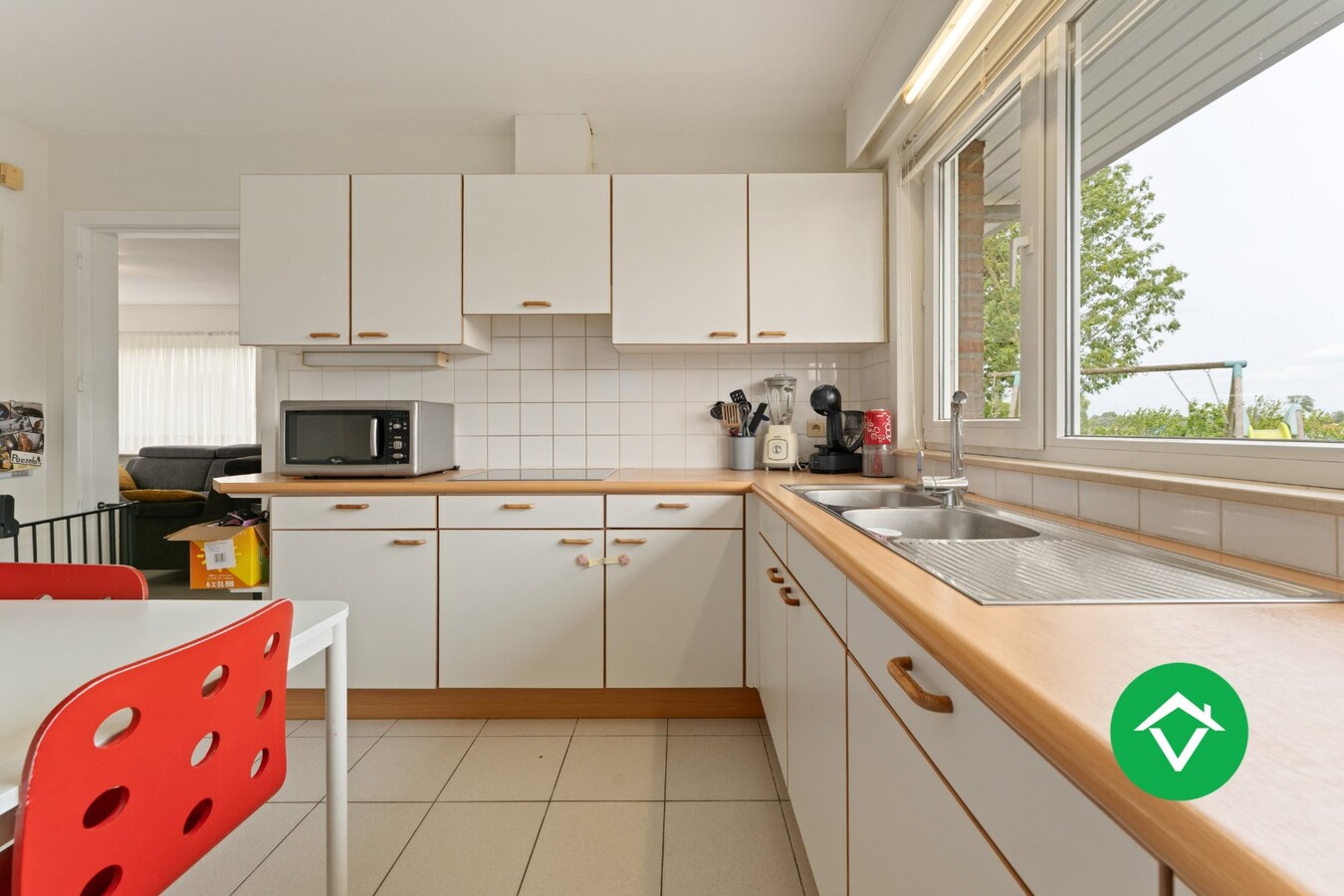 Instapklare woning met 3 slaapkamers en groene tuin te Koekelare 