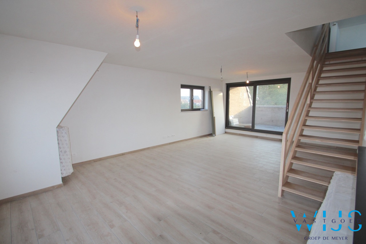 Prachtige duplex + garage in het rustige landelijke OOSTEEKLO 