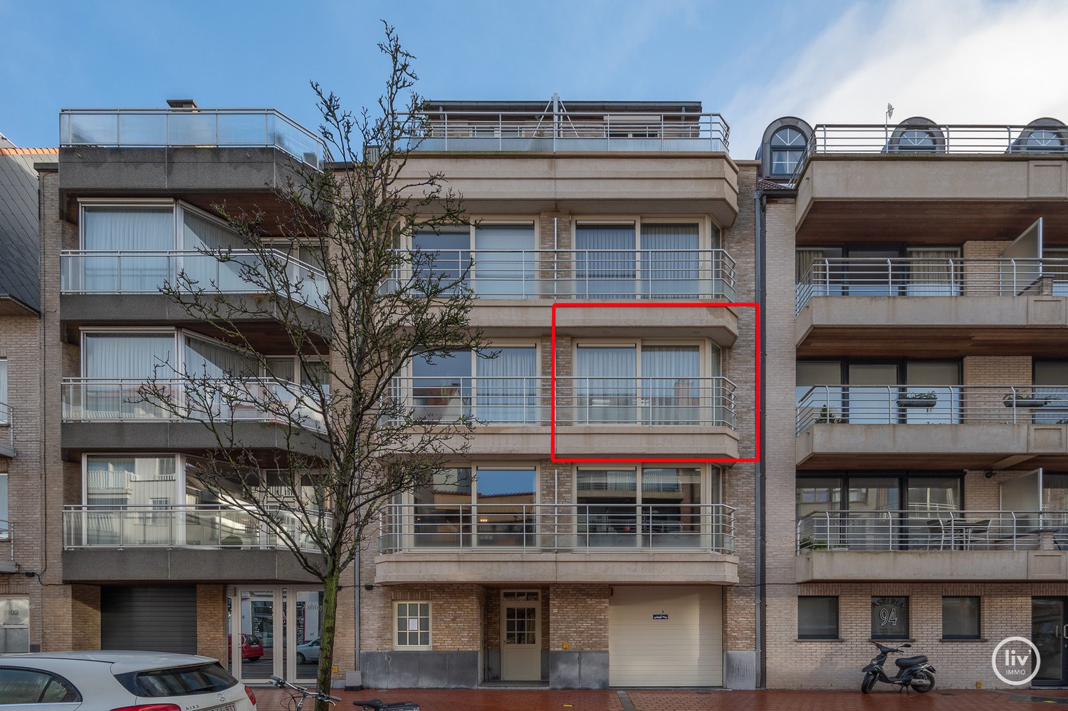 l s&#39;agit d&#39;un appartement confortable de 2 pi&#232;ces (2002) avec terrasse orient&#233;e sud-ouest, situ&#233; &#224; distance de marche de la Lippenslaan. 