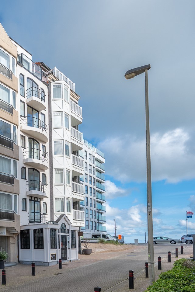 Nieuwbouw duplex appartement met prachtige zichten op de minigolf en zijdelings zeezicht gelegen vlakbij de Kustlaan te Knokke. 
