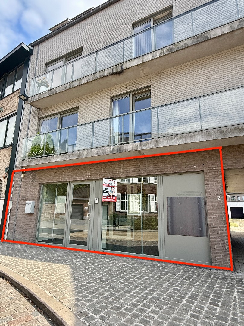 Handelspand gelegen in het centrum van Oostakker-Dorp 