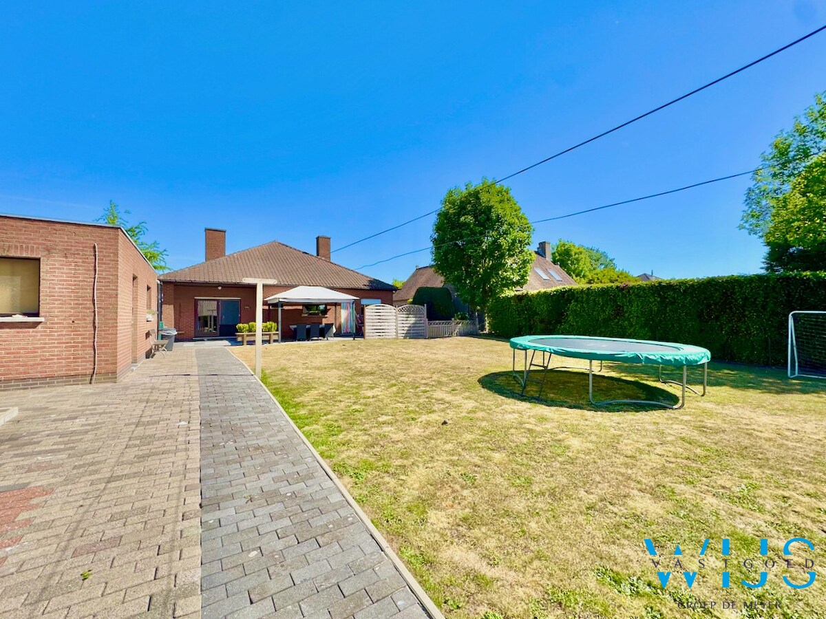 Woonhuis op 1000m&#178; in hartje Ertvelde ! 