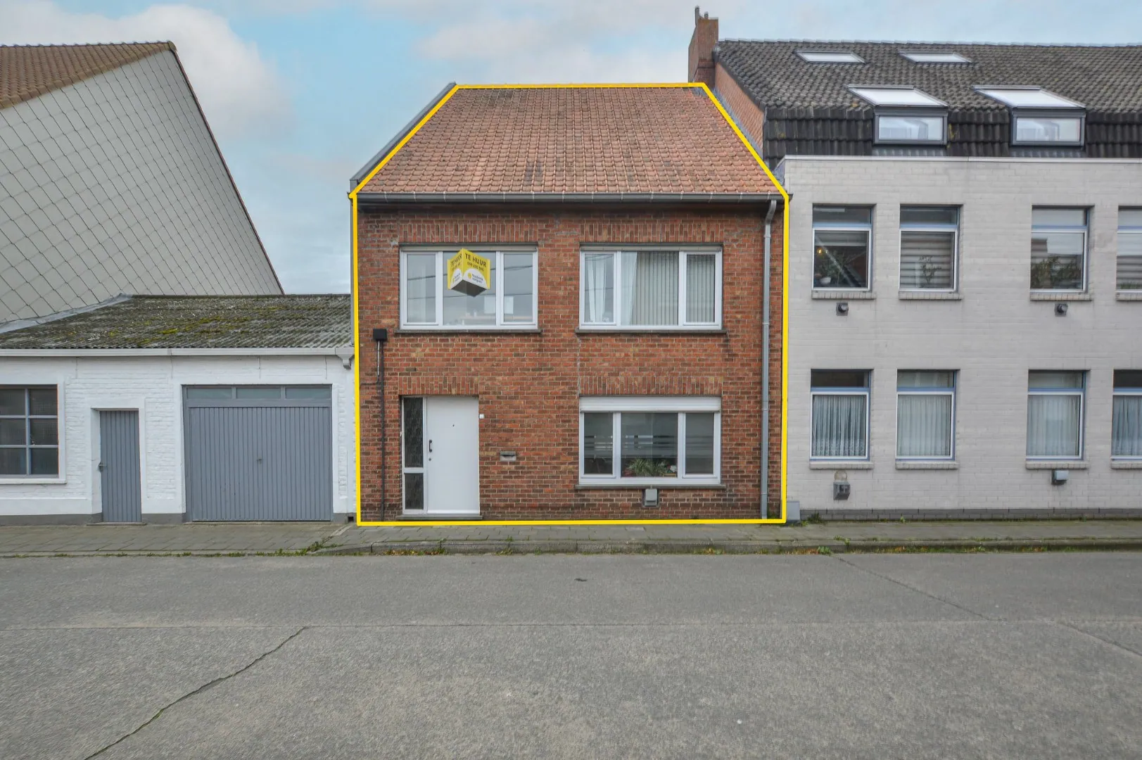 Instapklare rijwoning met 3 slaapkamers, koer en garage