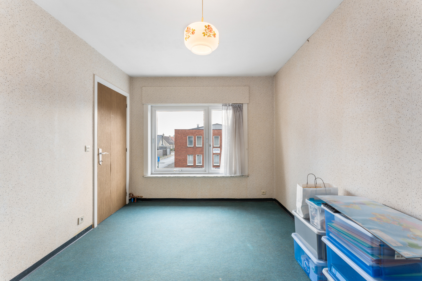 Half-open bebouwing met 4 slaapkamers en garage te centrum Ledegem 