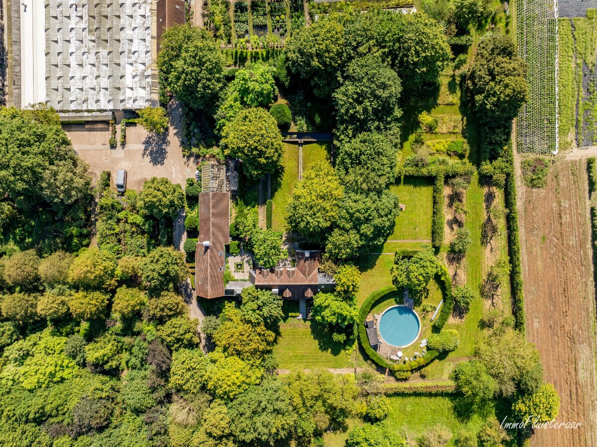 Magnifique villa avec d&#233;pendances et serres sur environ 5 hectares &#224; Itegem 