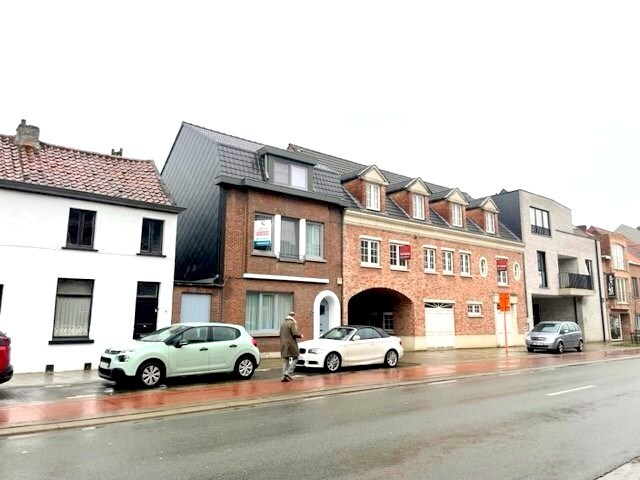 Gerenoveerde woning met 4 slaapkamers in centrum Eeklo! 