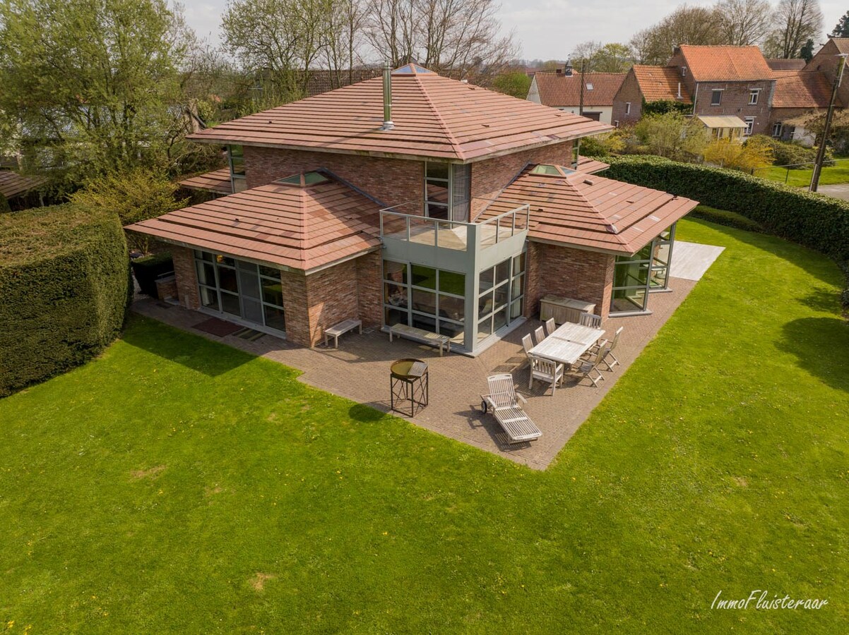 Exclusieve en energiezuinige villa met paardenstallen op ca. 45a te Merchtem (Brussegem; Vlaams-Brabant) 