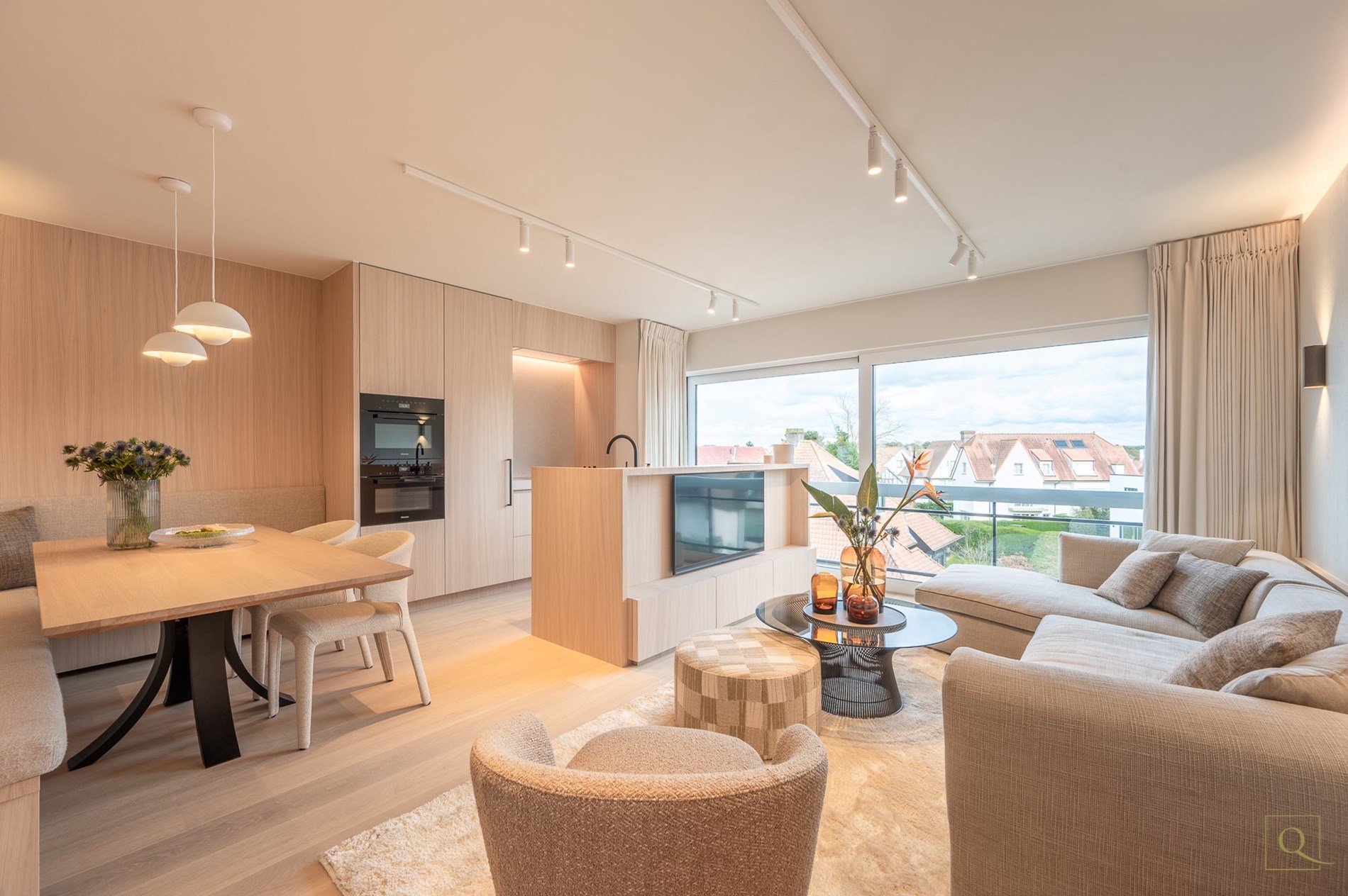 Prachtige renovatie met open zicht over de villa&#39;s en  3 slaapkamers centraal gelegen op de Piers de raveschootlaan te Knokke. 