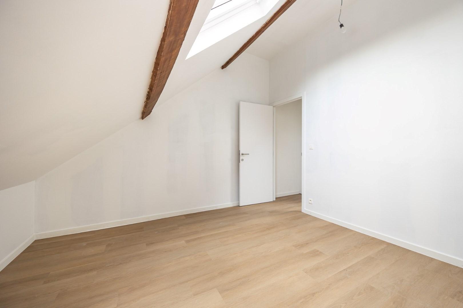 Gerenoveerde rijwoning met 3 slaapkamers 