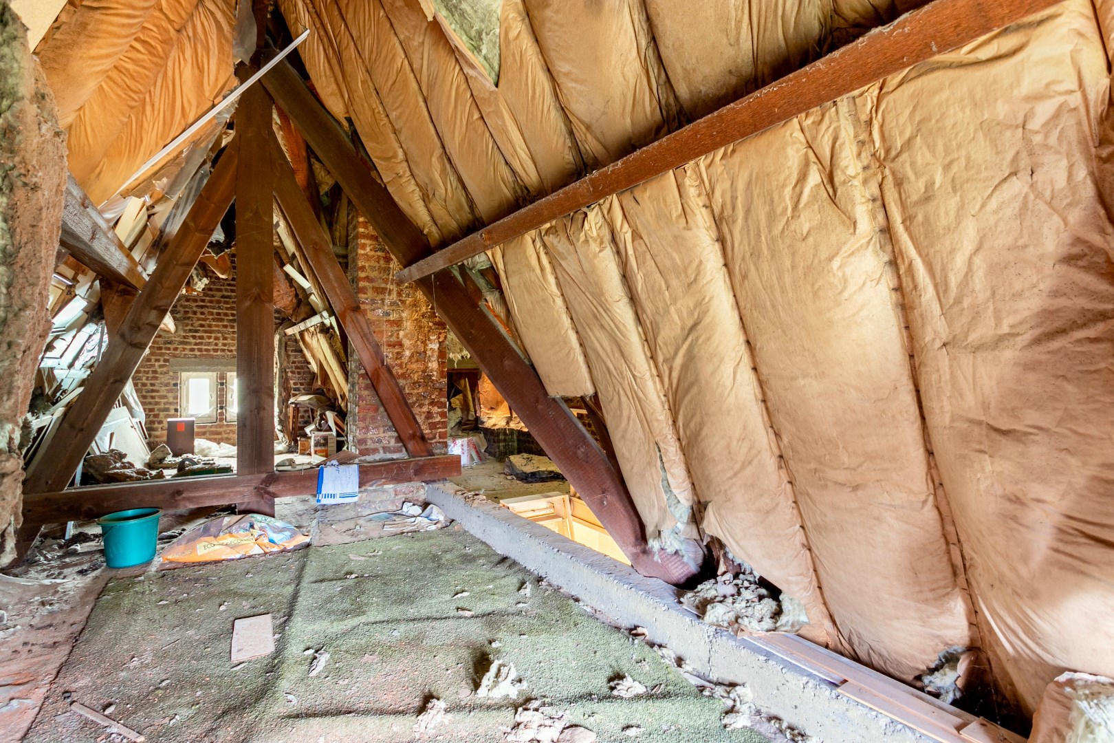 Woning met 2 (mogelijk 3) slpk. , tuin en inpandige garage 