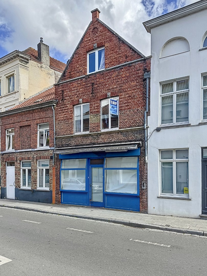 Ruime standaard rijwoning met 4 slaapkamers in het historische Brugge 