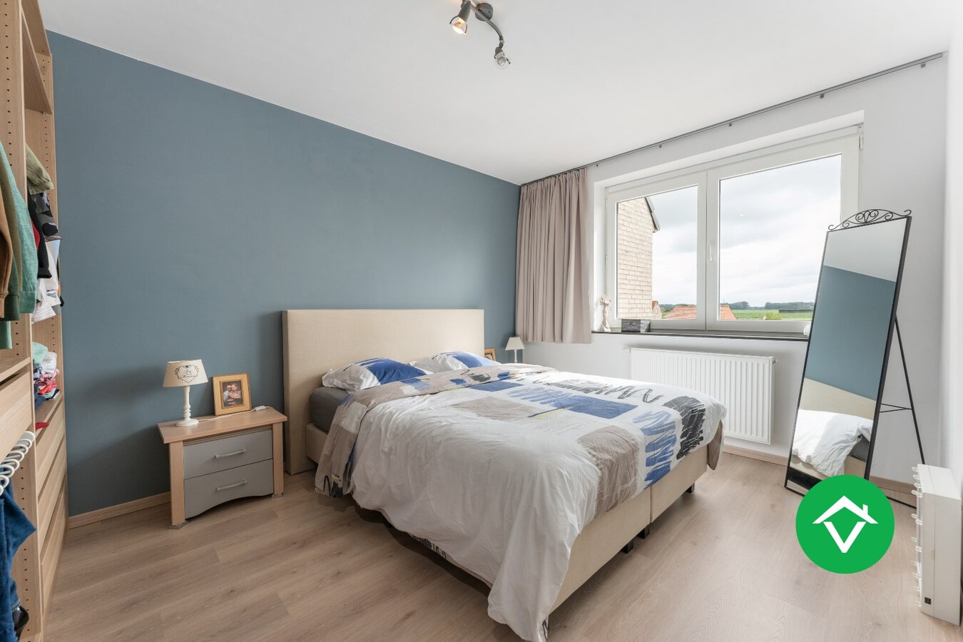 Instapklare, recente woning (2018) met 4 slaapkamers en garage in hartje Koekelare. 