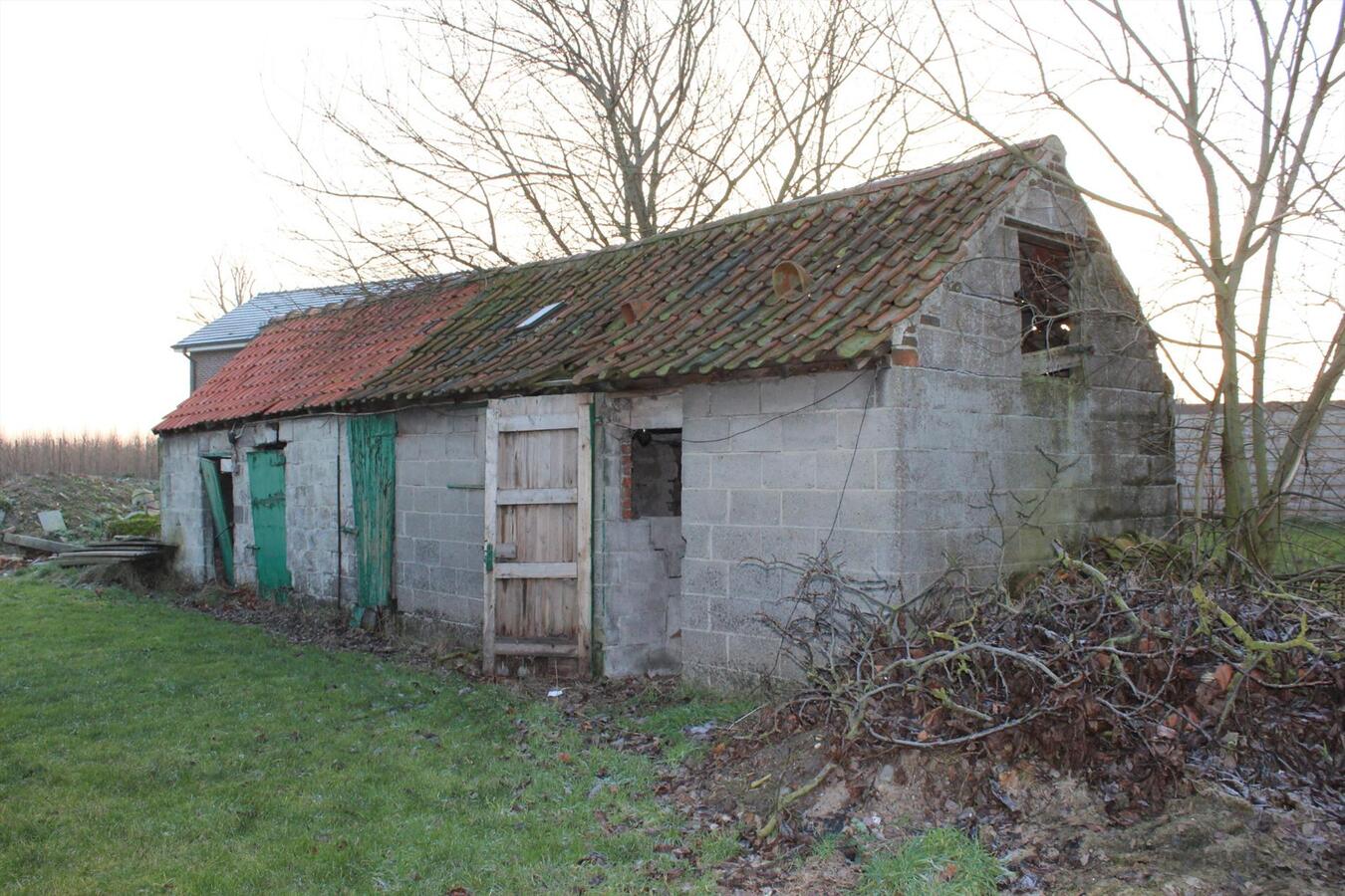 Mooi perceel LANDBOUWGRONDgrond met stallingen op ca. 1,05Ha te Vinkt 