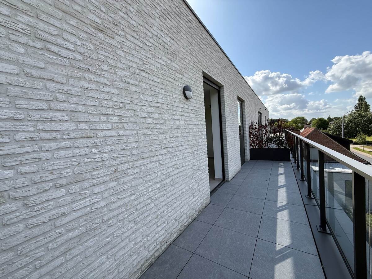 Nieuwbouwappartement met autostandplaats te Izegem 