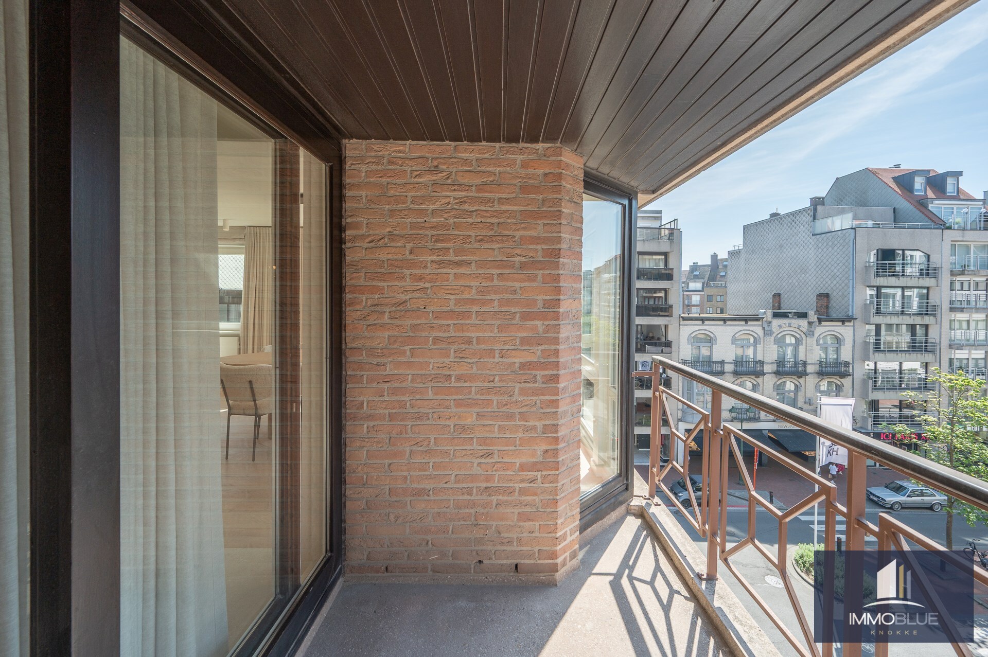 Appartement d’angle avec terrasse orient&#233;e au sud et belle vue sur la mer. 