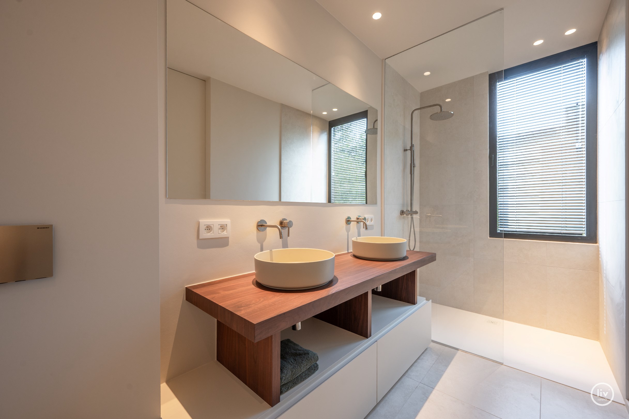 Journ&#233;e portes ouvertes samedi 4/07 de 14h &#224; 16h. Villa neuve exclusive avec piscine et jardin orient&#233; sud sur un grand terrain de 1.071m2. 