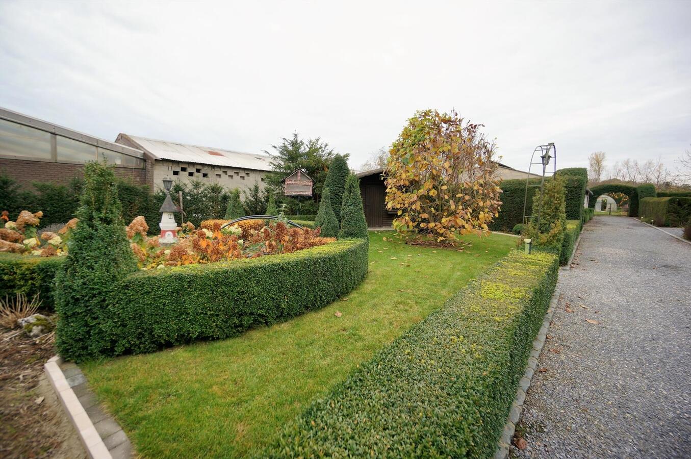 Woning op ca. 0,8 ha grond met prachtig uitzicht op het landschap te Lubbeek. 