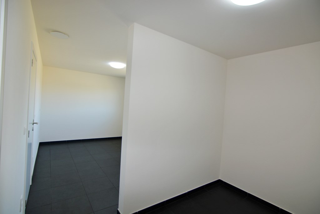 Halfvrijstaande nieuwbouwwoning met 3 slpks en dressing op perceel van 4a 88ca. 