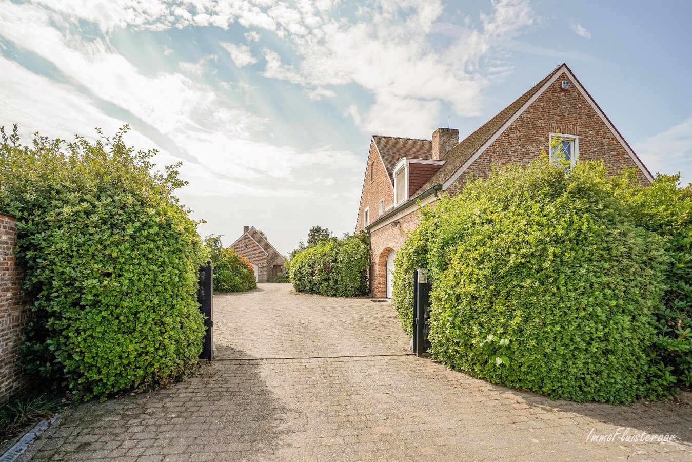 Royale, luxueuze villa met bijgebouwen op ruim 1 ha te Arendonk 