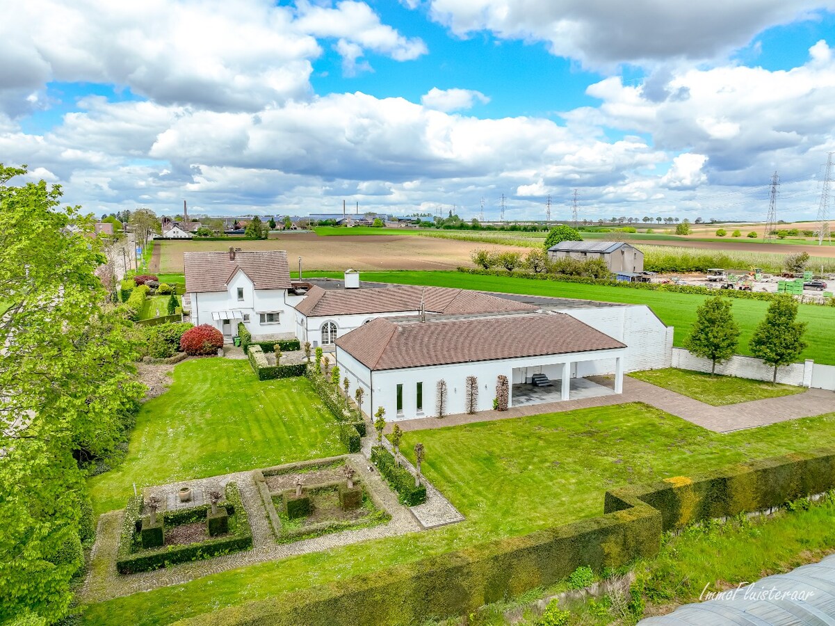 Unique property with two spacious houses on a plot of approximately 35 acres in Bilzen. 