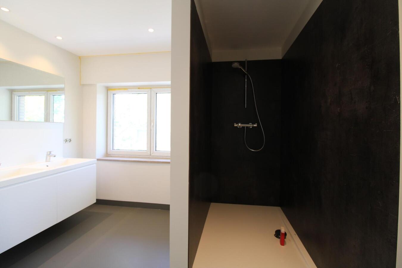 Ruim appartement op eerste verdieping met 2 slaapkamers in Roeselare 