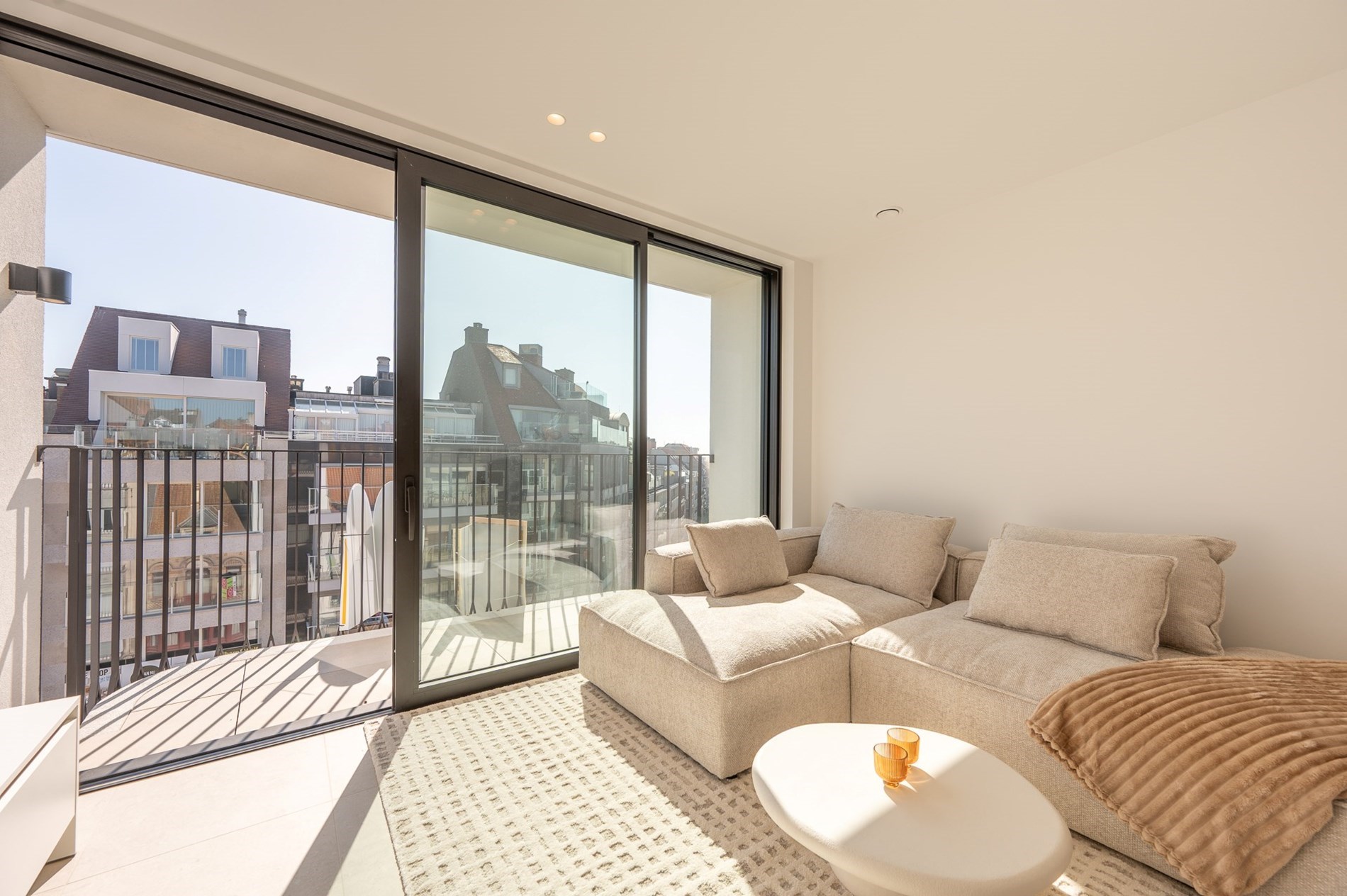 Appartement neuf enti&#232;rement fini avec des vues agr&#233;ables situ&#233; au centre de Knokke. 