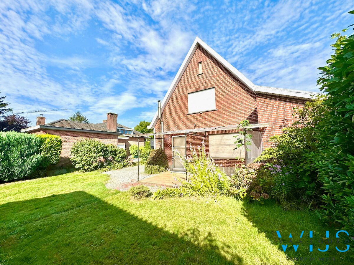 Woonhuis op een perceel van 3.848 m&#178; te Sleidinge ! 