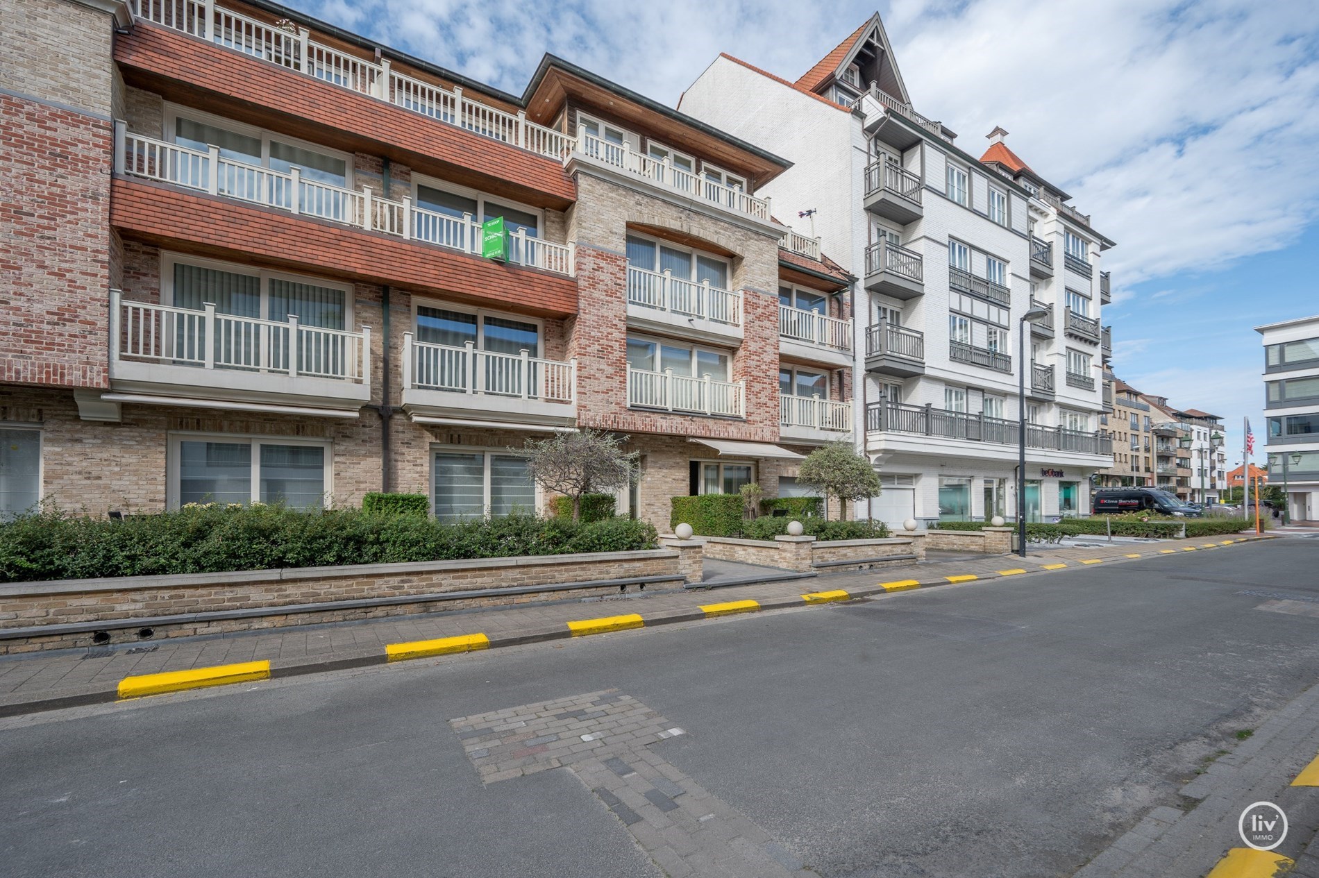 Aangenaam en ruim (woon) appartement in een rustige zijstraat van de Lippenslaan (met mogelijkheid tot aankoop van een inpandige garagebox.) 