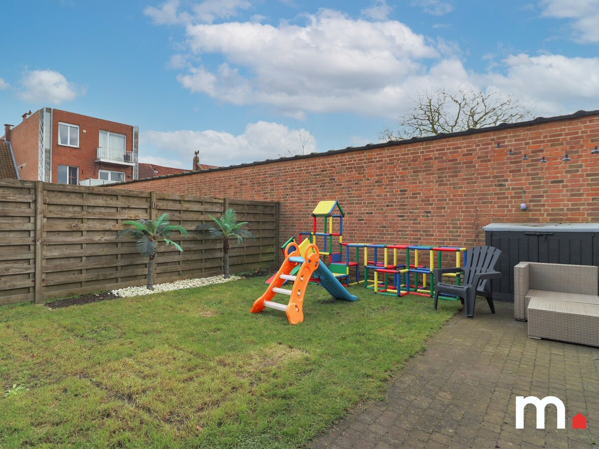 Instapklare HOB met garage en zonnige tuin te Bissegem! 