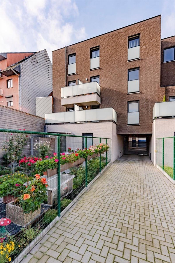 Ruim appartement met garage in centrum Roeselare 