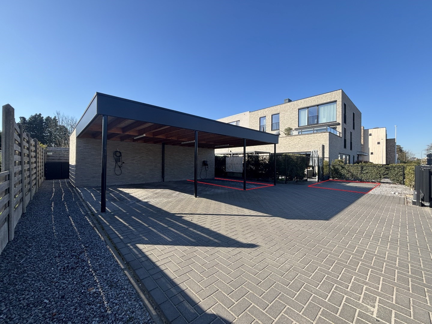 Ruim en energiezuinig gelijkvloers appartement met 3 slpk. nabij het centrum van Lommel 