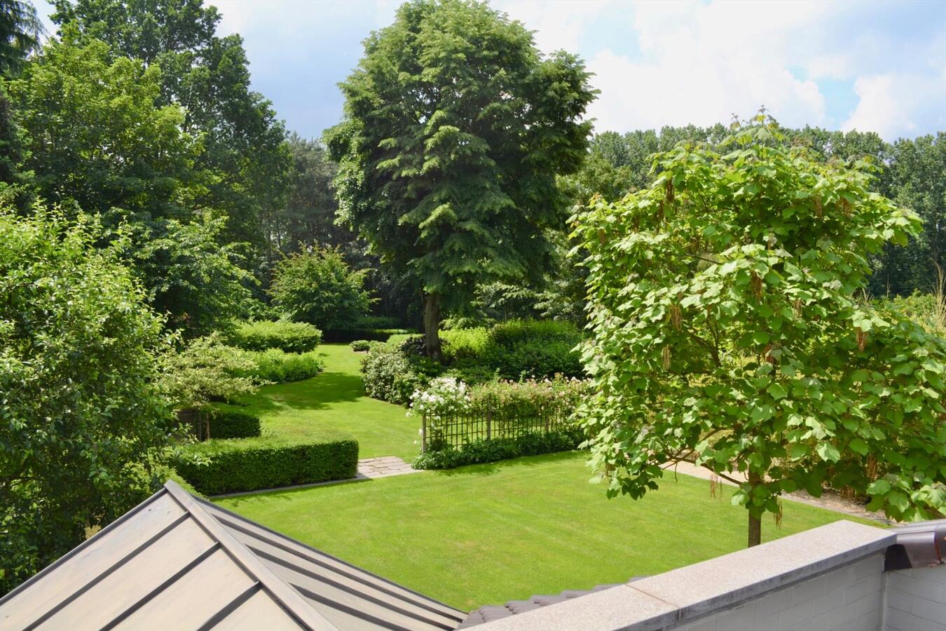 Exclusieve villa met prachtige tuin en tennisveld op 5.850 m&#178; te Zelzate 