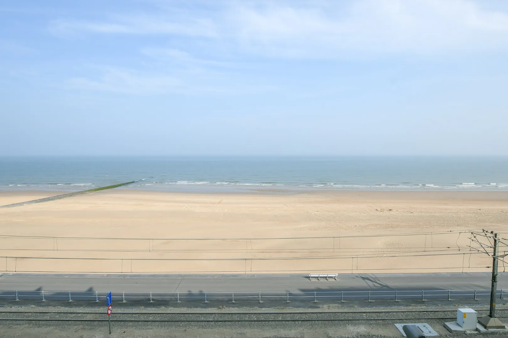 Lichtrijk 2 slaapkamer appartement met zicht op zee te Oostende