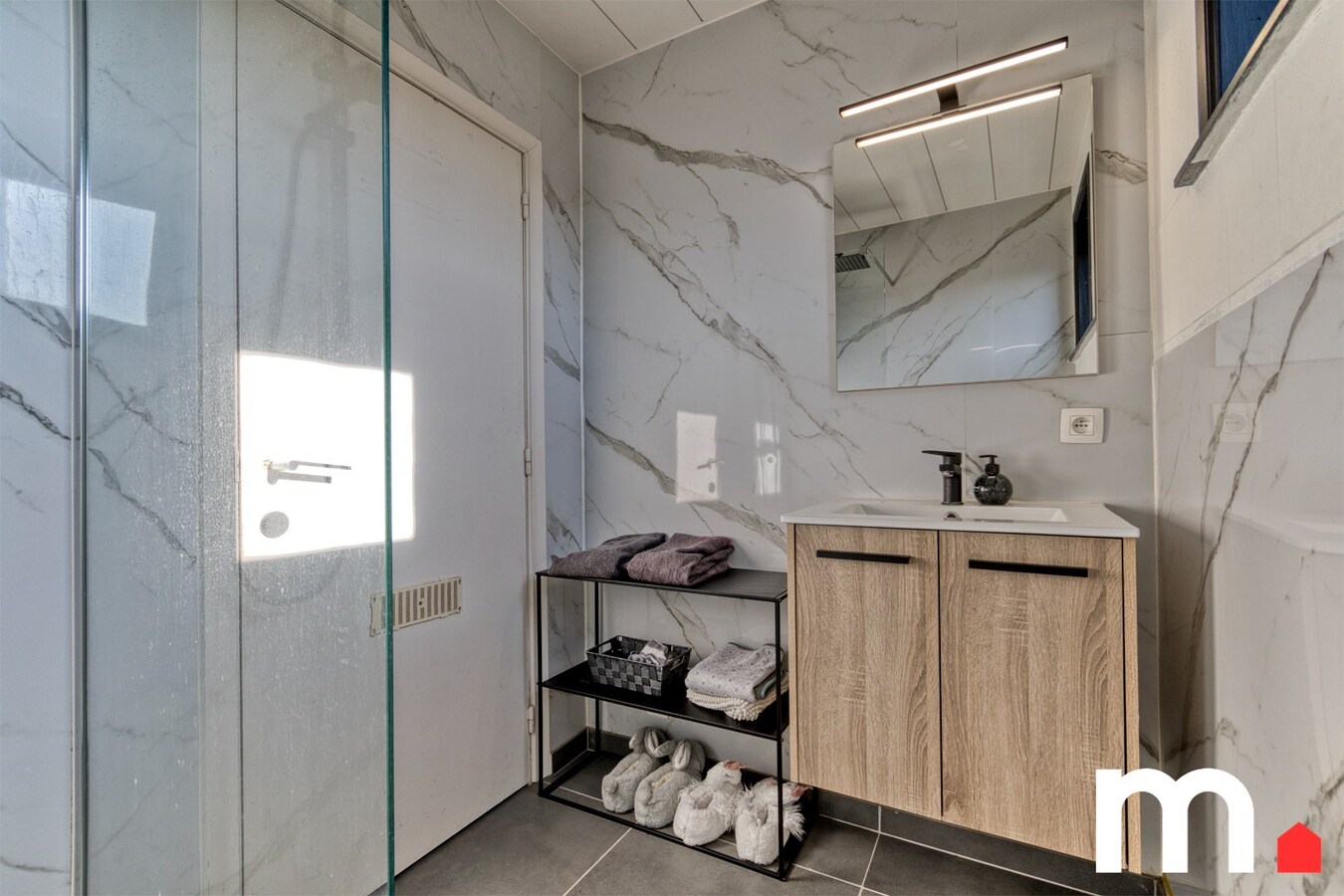 Tof &amp; Trendy bemeubeld appartement met 3 slaapkamers, 2 badkamers en garage te Heule ! 