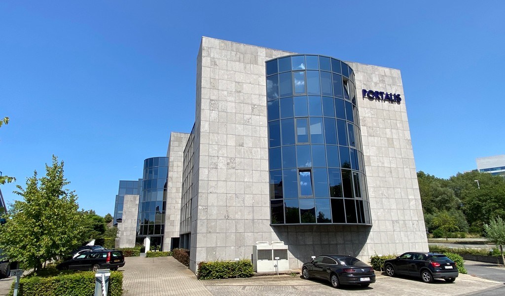 Kantoren te huur aan R4/E40 in Portalis gebouw in Zwijnaarde