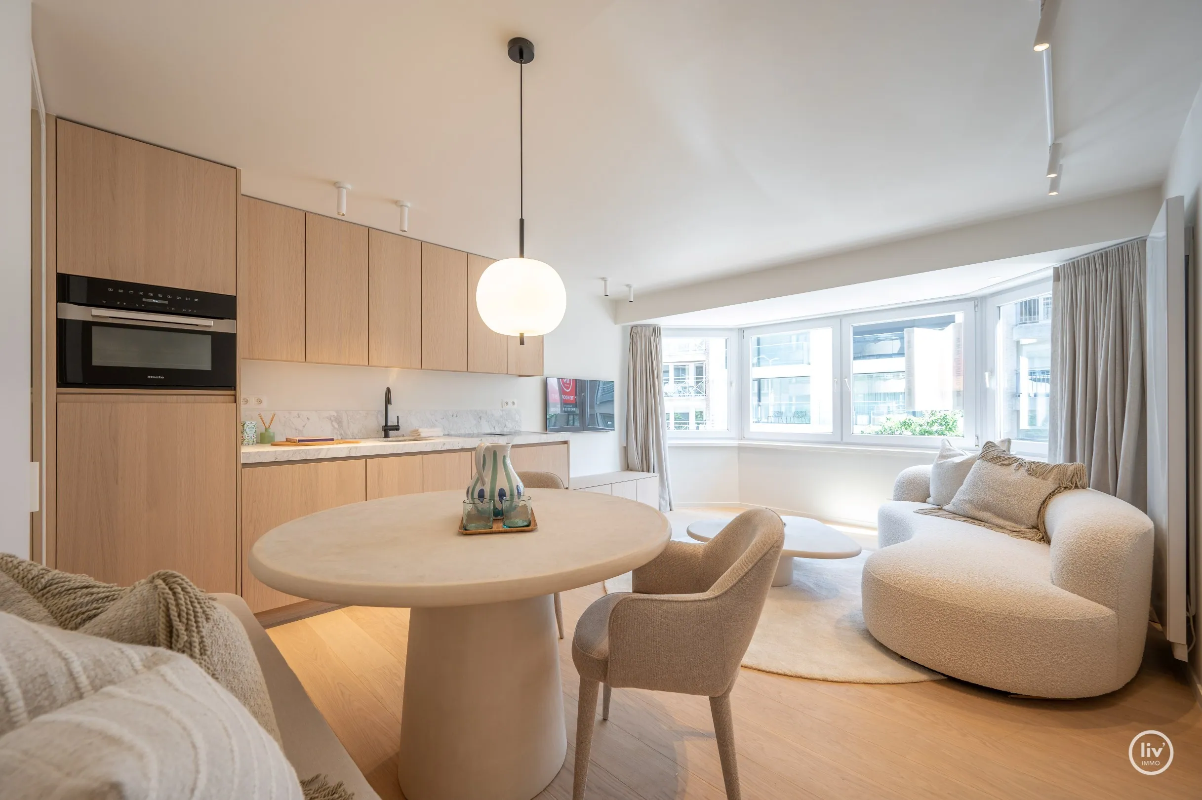 Appartement rénové et confortable de 2 chambres, idéalement situé sur l'avenue Parmentier à Knokke.