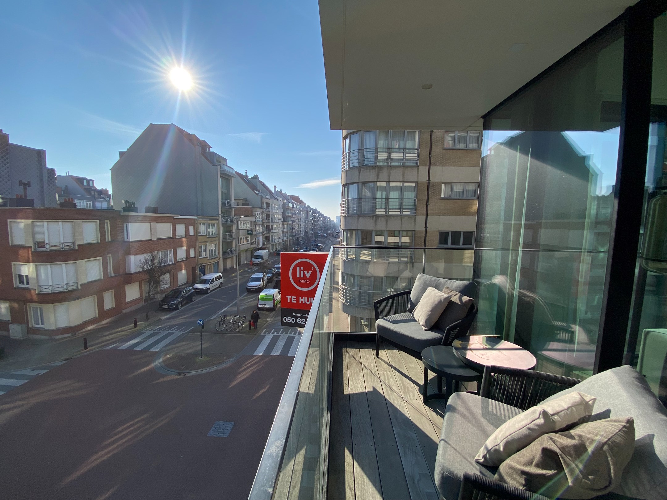 MEUBL&#201; - Appartement spacieux et lumineux avec 3 chambres situ&#233; sur l&#39;avenue Paul Parmentier &#224; Knokke, VUE PARTIELLE SUR LA MER. 