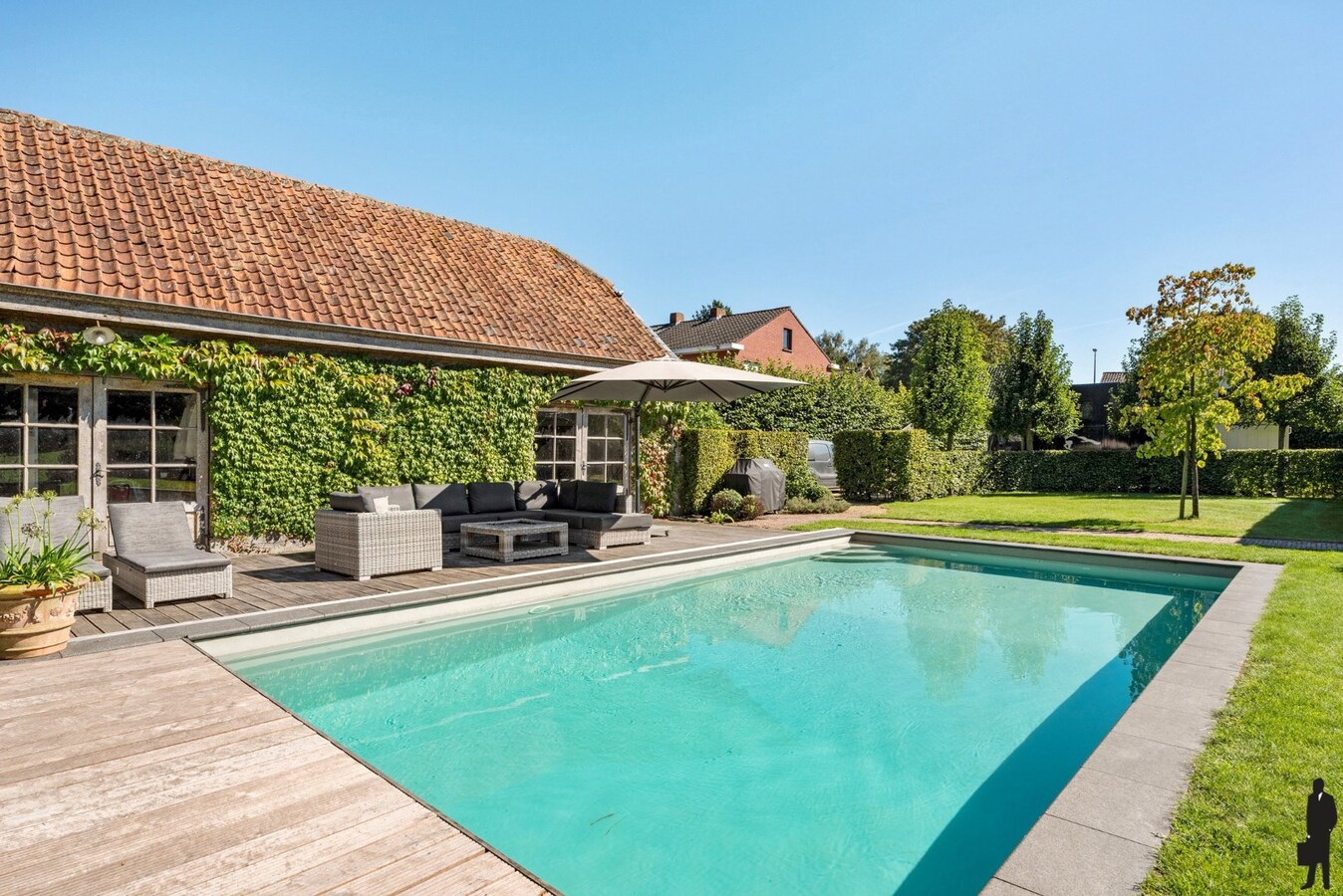 Charming villa with horse stables on approximately 9,410m2 in Essen 