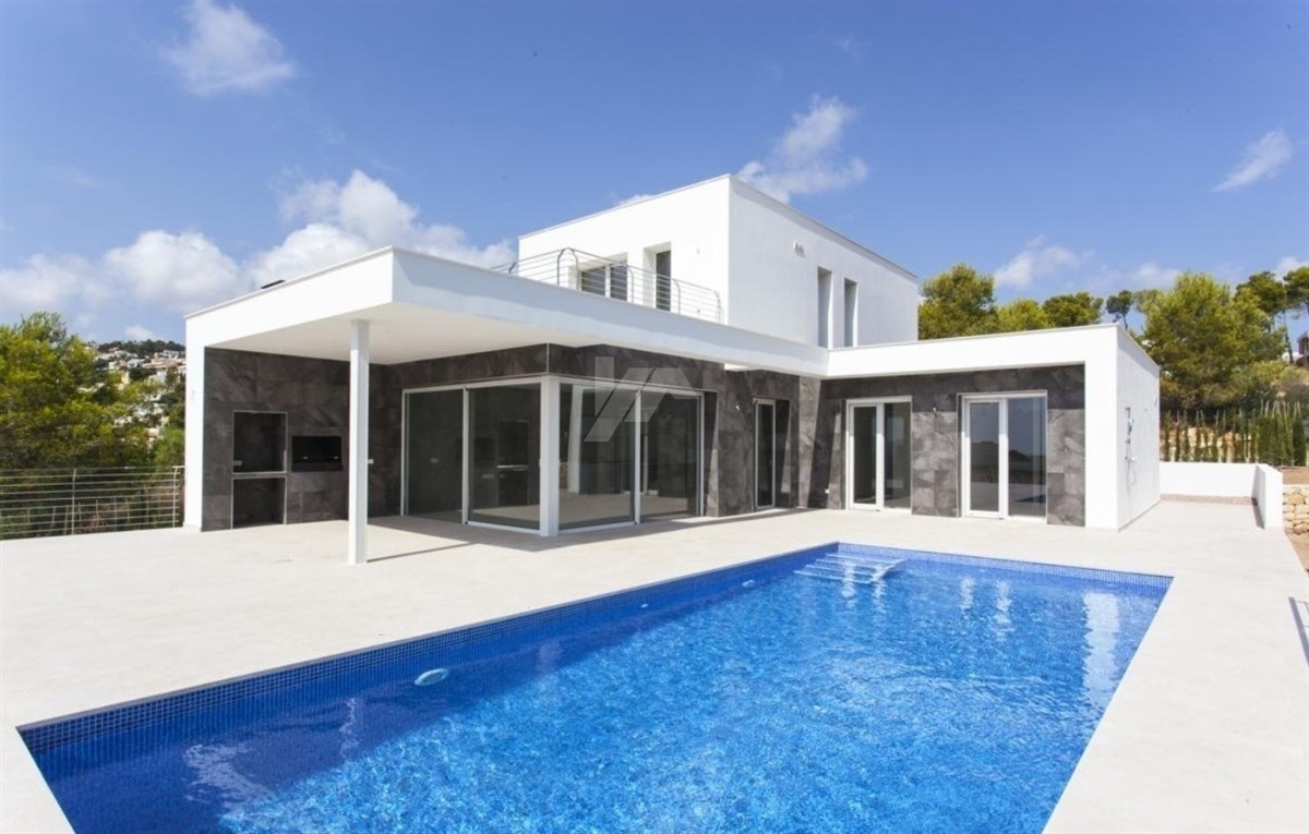 Moderne villa met zeezicht te koop in Moraira 