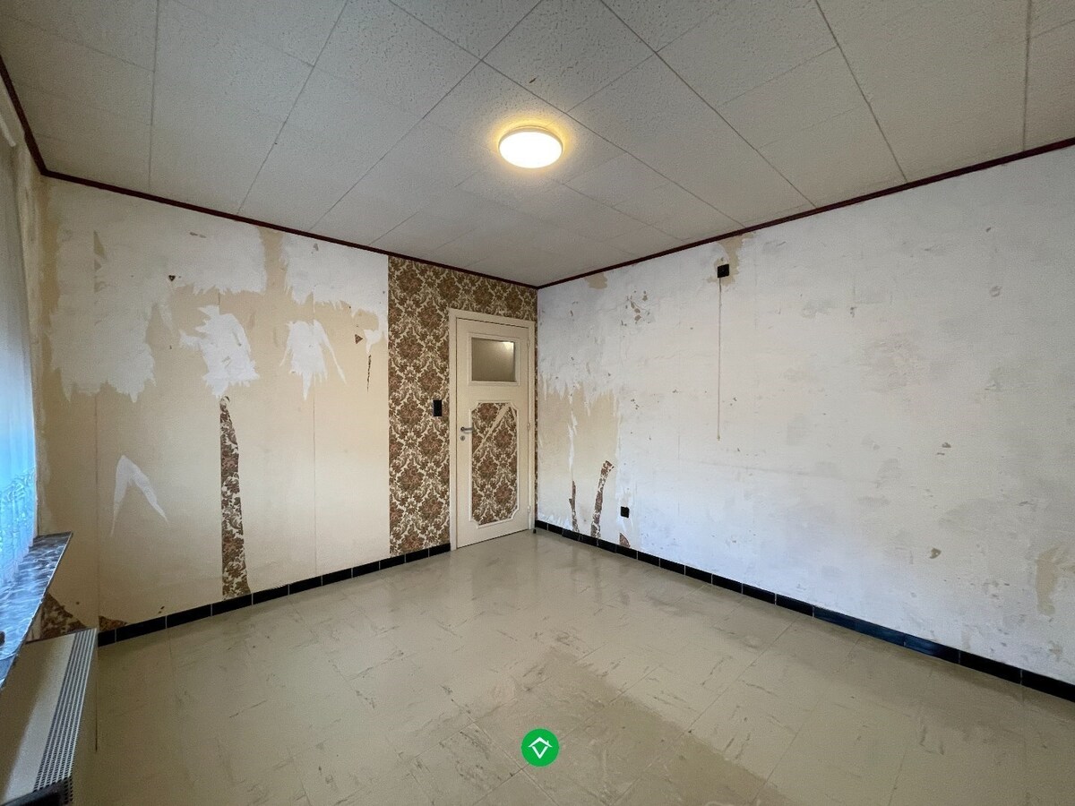 Stevige rijwoning met 3 slaapkamers met tuin en garage te Rumbeke 