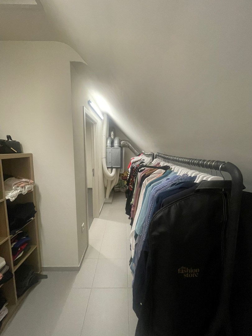 Ruim duplex appartement met 2 slaapkamers en carport te Geel! 