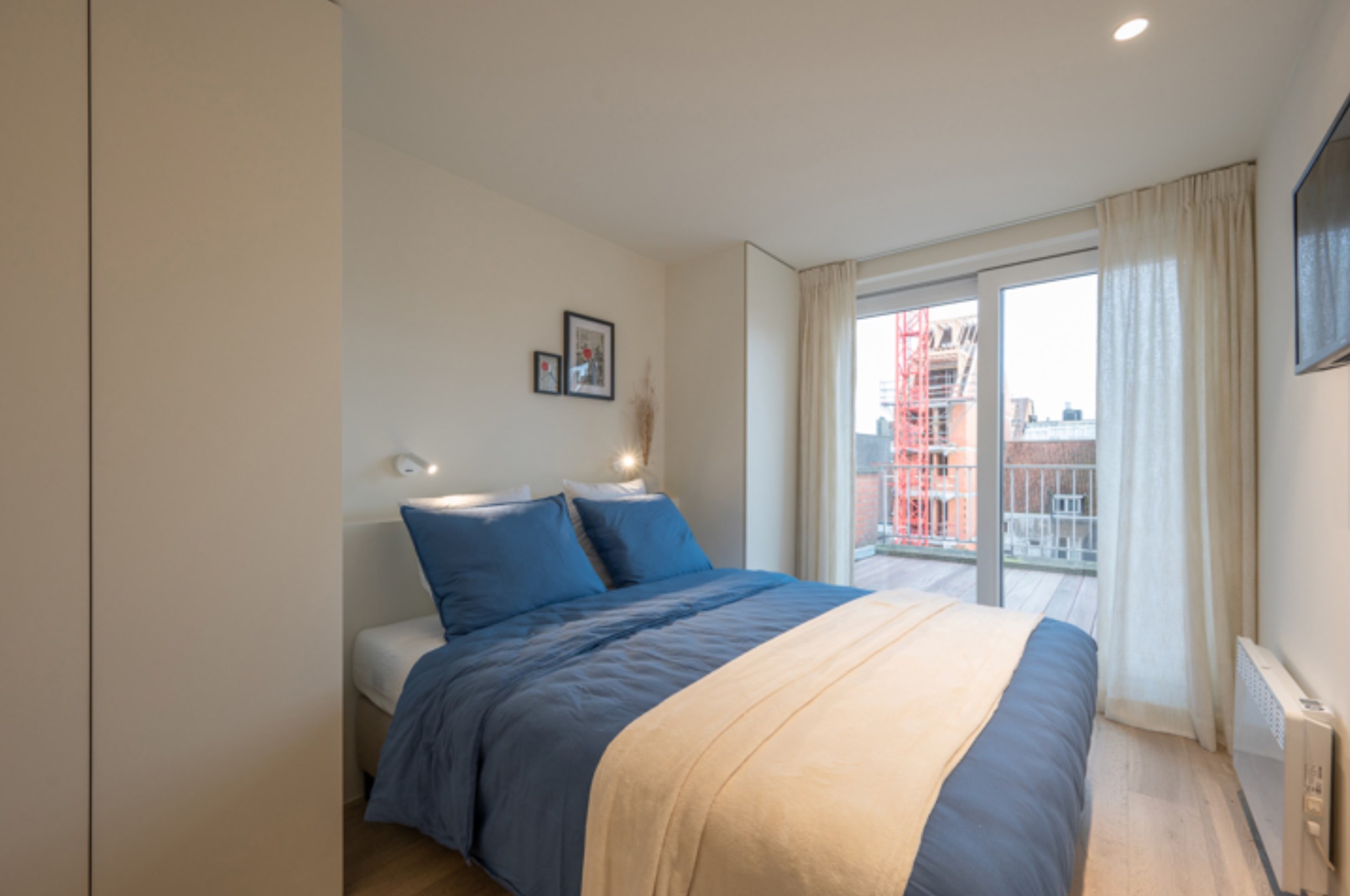 Integraal gerenoveerd dak-appartement met zonne-terrassen op 20 meter wandelafstand van de zeedijk-Albertstrand. 