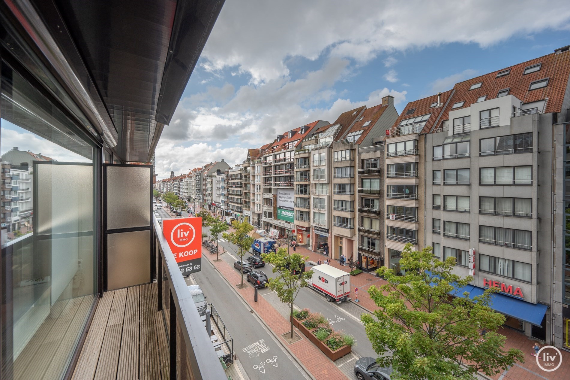 Mooi afgewerkte studio, gelegen in de Lippenslaan op wandelafstand van de zeedijk met terras. 