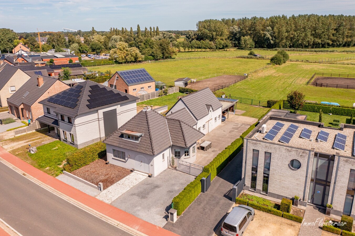 Instapklare woning met stallen op ca. 1,6ha te Peer 