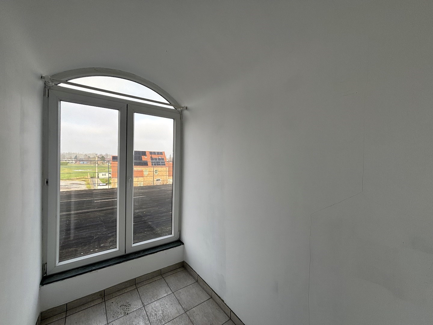 Instapklaar dakappartement met 2slpk. en ruim terras te Laakdal 
