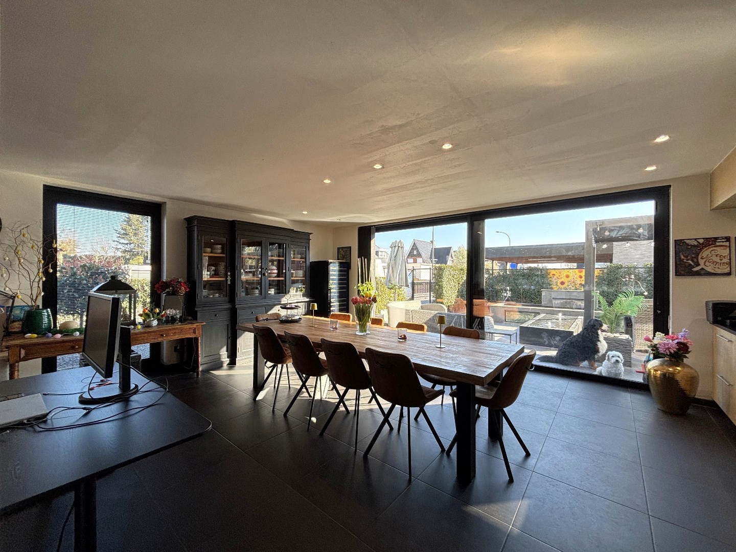 Ruim en energiezuinig gelijkvloers appartement met 3 slpk. nabij het centrum van Lommel 